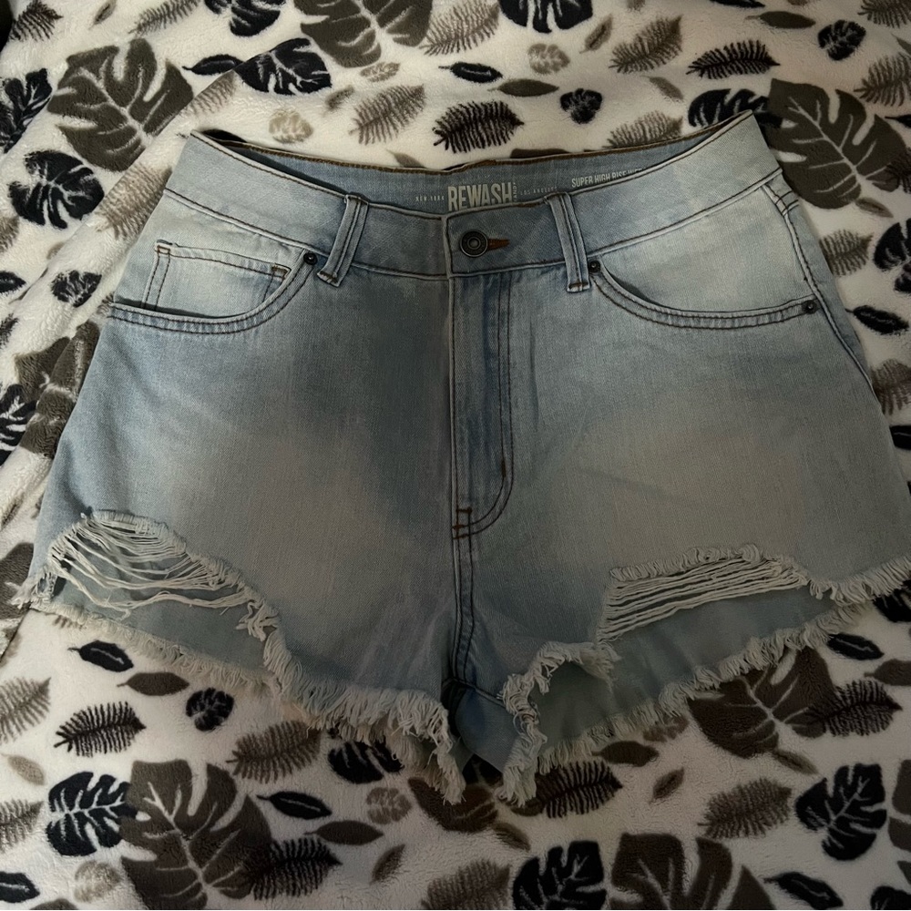 *SOLD ON MERCARI* NWOT HIGH RISE REWASH SHORTS